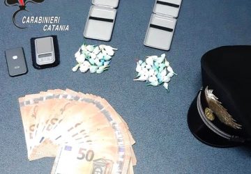 Militello in Val di Catania, nasconde la droga nel soffitto, ma viene beffato dal cane antidroga