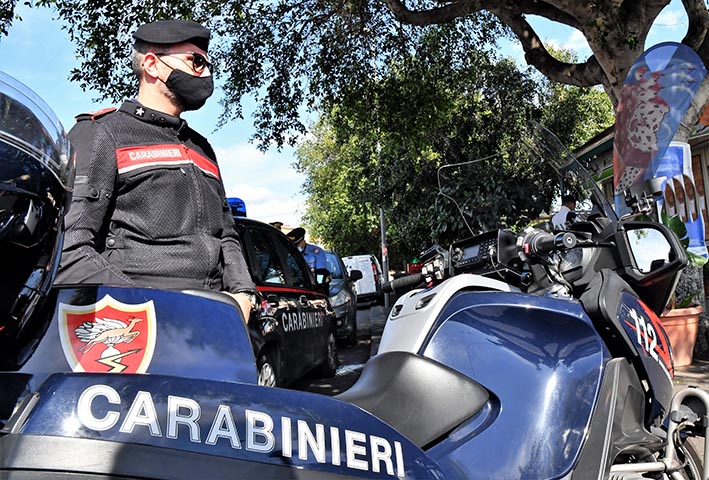 Catania, arrestato mentre ruba un’autovettura