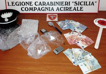 Viagrande, arrestato uno spacciatore incensurato: aveva la coca nel giubbotto