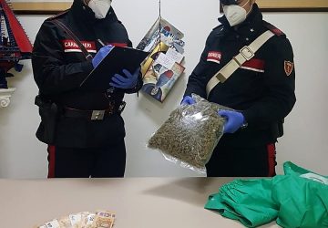 Colpo allo spaccio di droga: in manette insospettabile pensionato beccato con 1 Kg di marijuana