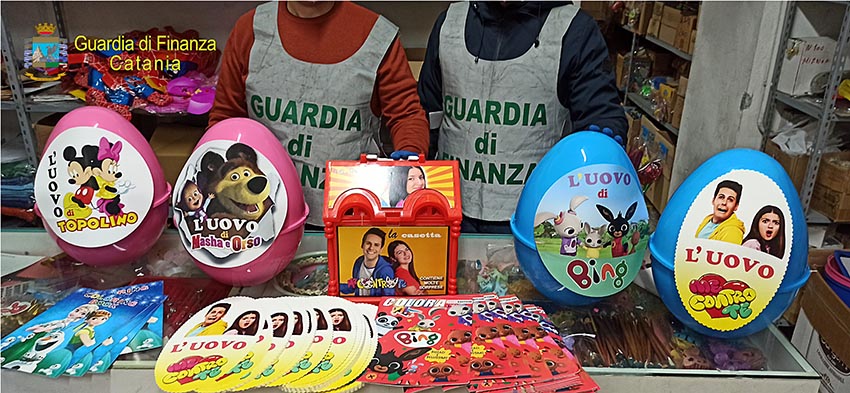 Sequestrati oltre 2.000 articoli contraffatti, tra cui le imitazioni del “Pasqualone”: denunciato un commerciante