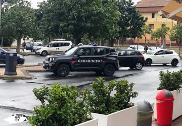 Madre e figlio "pestano" un uomo e "sbagliano" vittima: denunciati