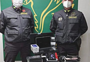 Catania, squestrato ingente materiale informatico all'aeroporto Fontanarossa