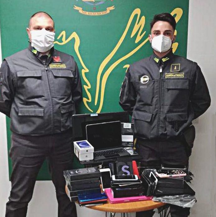 Catania, squestrato ingente materiale informatico all’aeroporto Fontanarossa