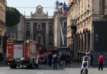 Catania, imprenditore di Randazzo minaccia il suicidio plateale in via Etnea