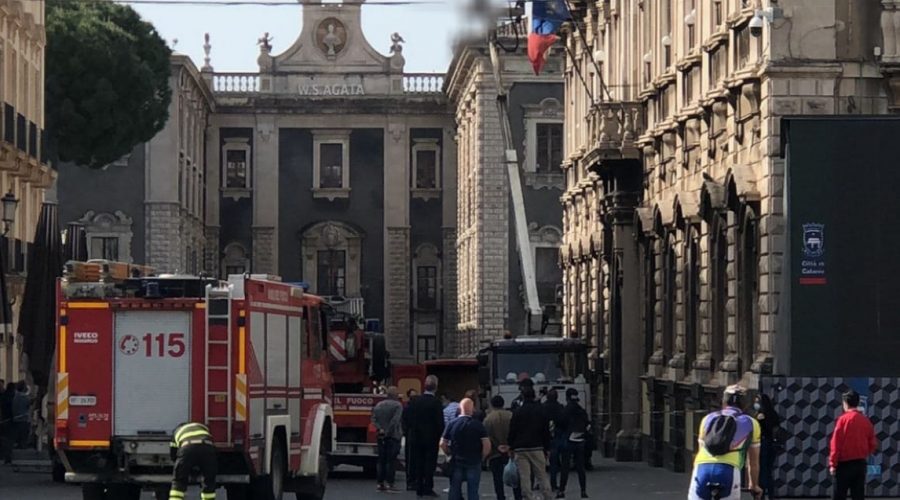 Catania, imprenditore di Randazzo minaccia il suicidio plateale in via Etnea