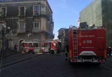 Acireale, accusa un malore in cima ad una impalcatura: soccorso dai Vvff