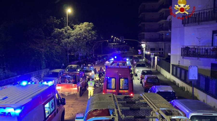 Catania, esplode un ordigno all’ingresso di un negozio. Evacuato un edificio