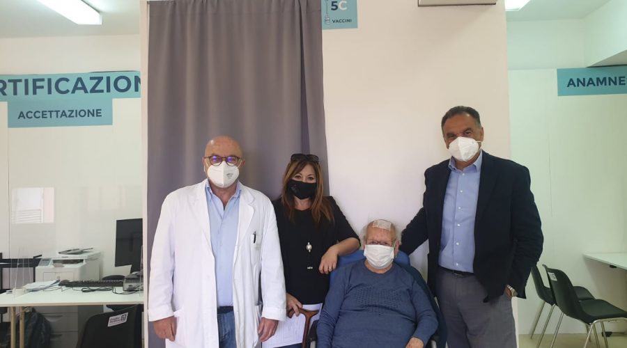 Acireale, somministrato vaccino a centenaria: “Vaccinatevi”