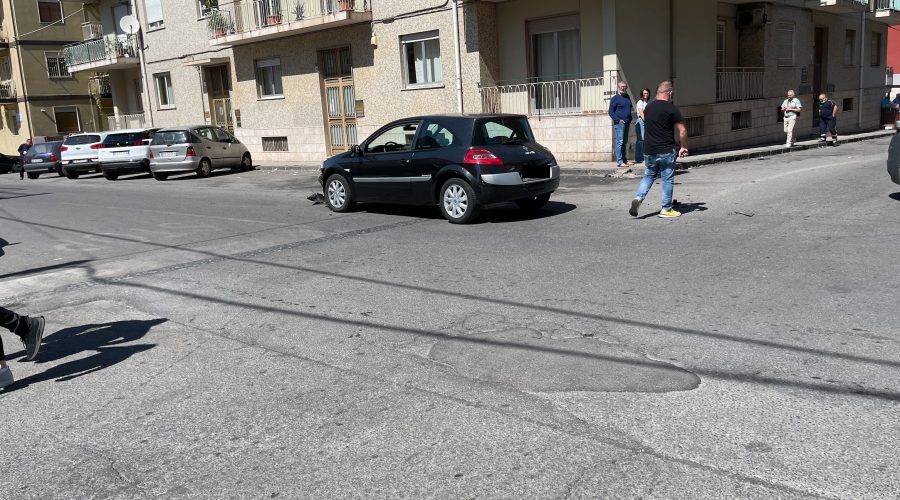 Giarre, incidente nell’incrocio tra via Cairoli e D’Azeglio. Ferito un bambino