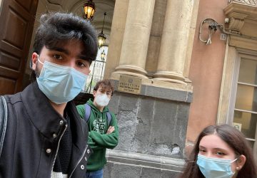 Giarre, ingressi scaglionati a scuola: ma i trasporti non sono stati potenziati. Scioperano gli studenti