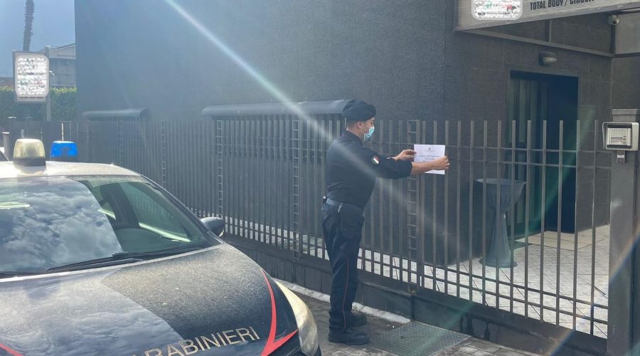 Il Comune è in zona rossa e loro si allenano: chiusa una palestra