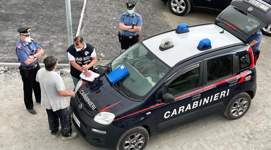 Maletto, controlli nei cantieri: due lavoratori in nero