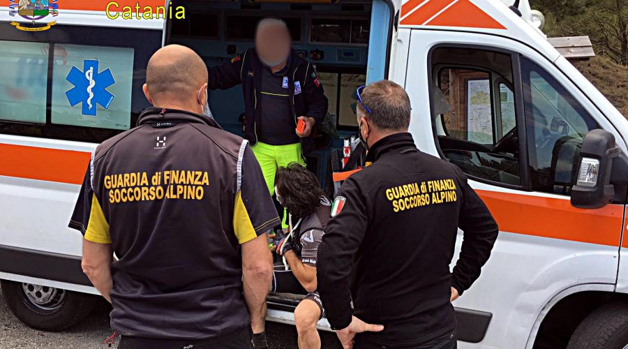 Etna, ciclista ferito soccorso sulla pista altomontana