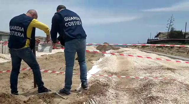Catania, Guarda costiera sequestra nella zona della Playa un’area di 400 mq