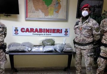 Santa Venerina, duro colpo allo spaccio: scoperto deposito della droga. Sequestrati 5 chili di erba