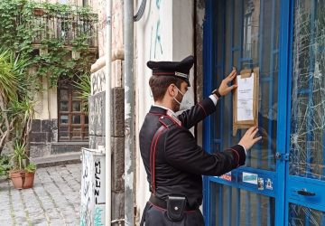 Chiuso mini market per violazione alle norme anti Covid-19. Diverse denunce