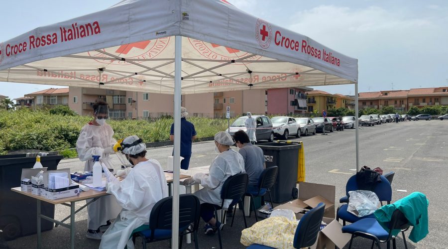 Covid, chiudono i drive-in tamponi a Catania e Acireale
