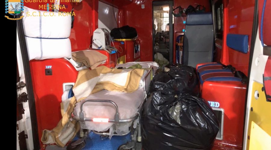 Trasportavano le dosi con le ambulanze, 8 arresti. Operazione della GdF a Messina e Catania VD