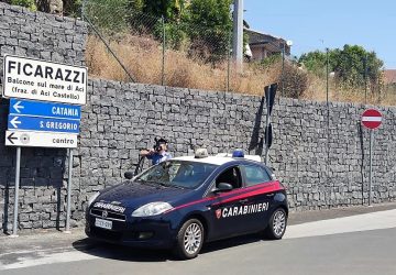 Aci Castello, stavano per svaligiare un&rsquo;abitazione a Ficarazzi: presi