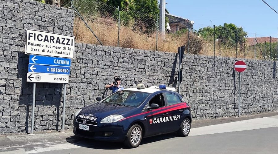 Aci Castello, stavano per svaligiare un’abitazione a Ficarazzi: presi
