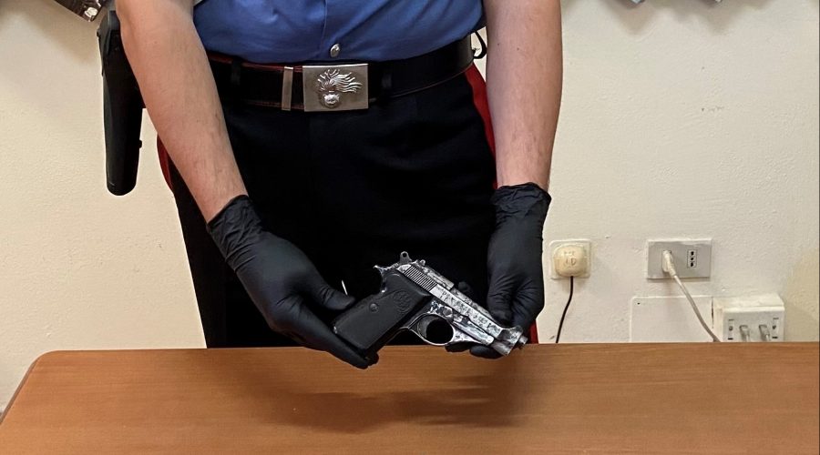 Motta Camastra, beccato in possesso di una pistola con matricola abrasa: arrestato