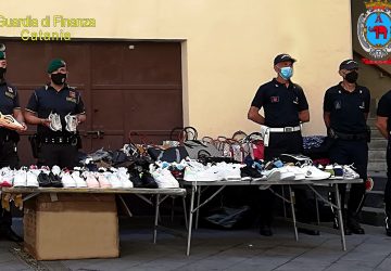 Maxi sequestro di merce contraffatta nel centro storico di Catania