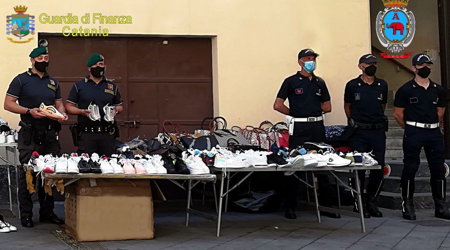 Maxi sequestro di merce contraffatta nel centro storico di Catania