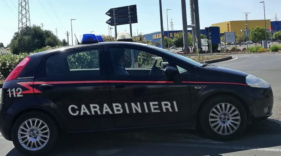 Catania, rubano lo zainetto ad una donna incinta: madre e figlia denunciate