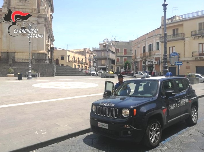Biancavilla, rissa “multietnica” in centro: cinque arresti e due denunce