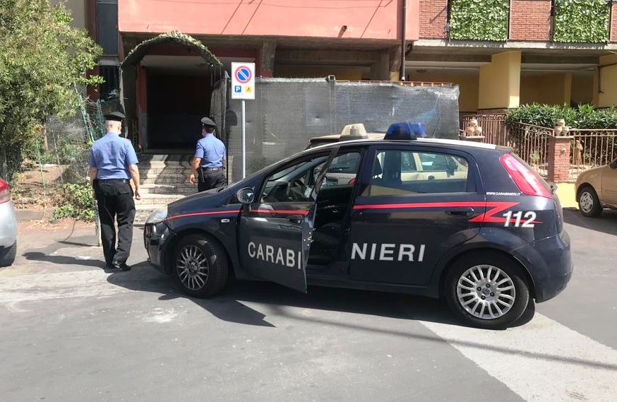 Catania, tenta la fuga a piedi ma viene bloccato dai Carabinieri: arrestato pusher