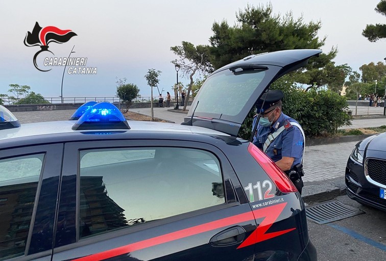 Santa Venerina, aveva rapinato e ferito un ristoratore: arrestato un acese