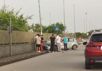 Riposto, incidente autonomo  in via Patti