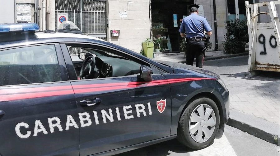 Catania, i carabinieri intervengono per una lite in famiglia e trovano la droga