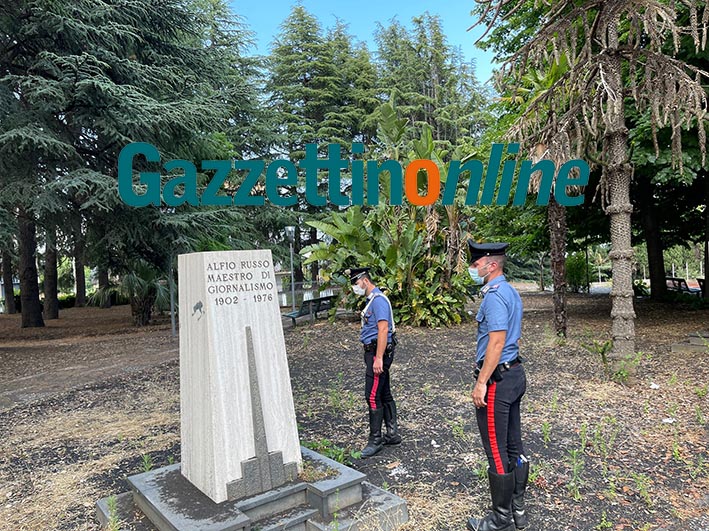 Giarre, parco Giardino abbandonato. Rubato il busto bronzeo del compianto Alfio Russo VIDEO