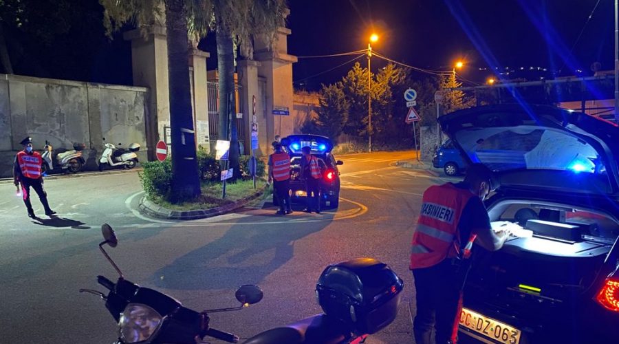 Da Catania a Lipari per “conciliare vacanza e lavoro”: arrestati per tentata rapina e lesioni aggravate