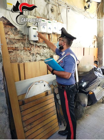 Reddito di Cittadinanza e luce gratis: tre persone denunciate a Catania