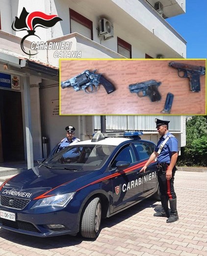 Palagonia, trovate armi nascoste in un casolare