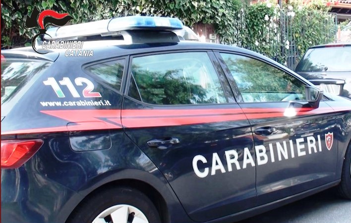 Catania. Droga in tasca e la “scorta” a casa: arrestato