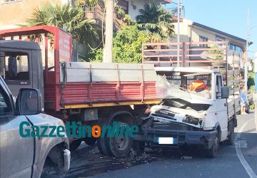 Fiumefreddo, autocarro impatta contro un altro mezzo pesante in sosta a Ponte Boria: un ferito
