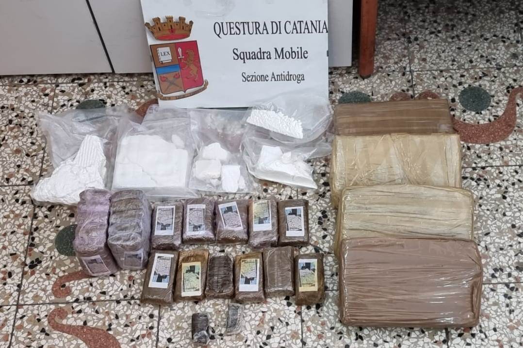 Catania, sequestrati 5 chili di cocaina e 2 kg di hashish