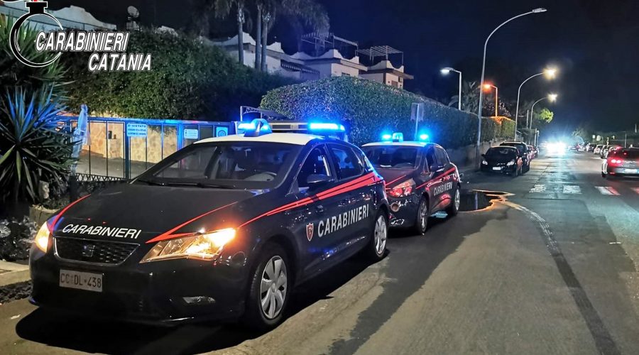 Acireale ed Aci Castello, controlli dei Carabinieri: un arresto ed un lido chiuso temporaneamente