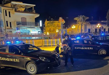 Controlli dei Carabinieri a Giardini e Taormina: 2 persone denunciate ed 1 esercizio commerciale sospeso temporaneamente