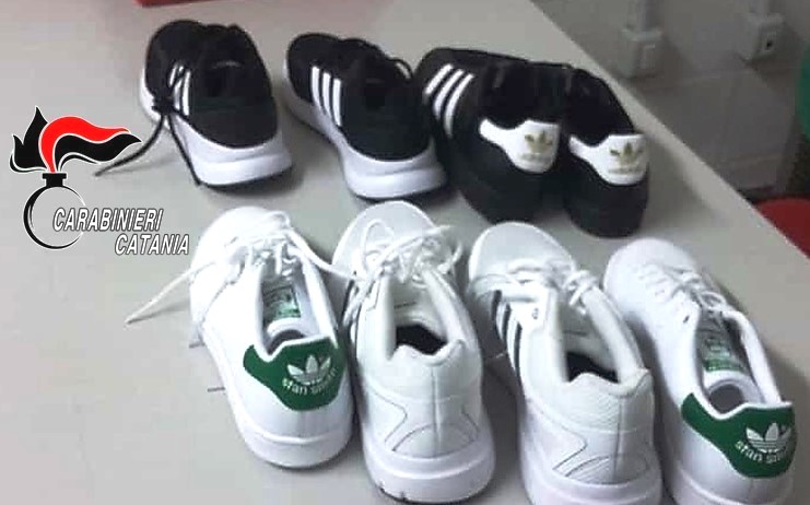 Ruba delle scarpe al “Porte di Catania”: denunciata 23enne