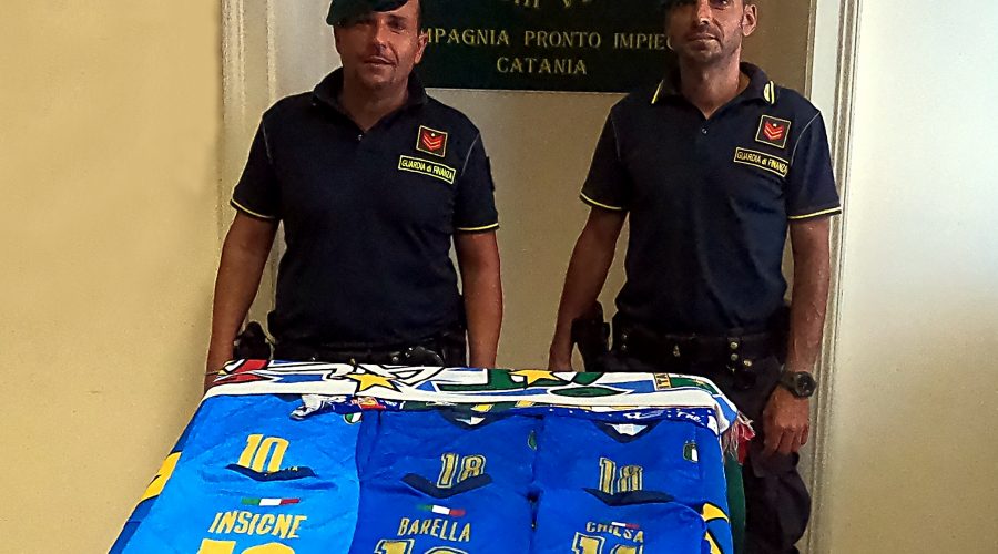 Catania, i baschi verdi sequestrano magliette, sciarpe, bandane e bandiere taroccate della nazionale italiana