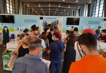 Covid-19: a Catania &egrave; corsa a vaccino e Green pass