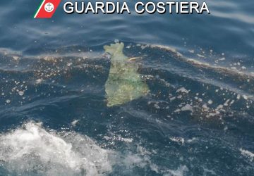 Inquinamento in mare da Calatabiano a Riposto: avviate indagini sulle cause dalla Guardia Costiera