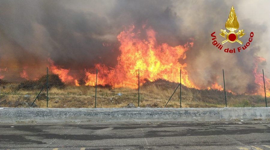 Catania e provincia, emergenza incendi. Criticità a Linguaglossa e Acireale