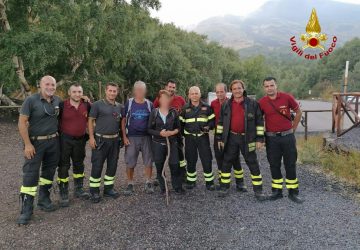 Etna nord, salvati dai Vigili del fuoco due turisti francesi dispersi