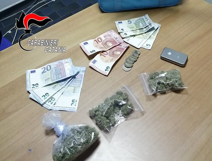 Fermano lui, ma a finire in manette per droga è il fratello